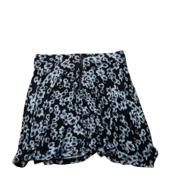 SO Lot of 2 Flowy Summer Spring Skirts Multiple Patterns Juniors Size Large - Picture 3 of 7